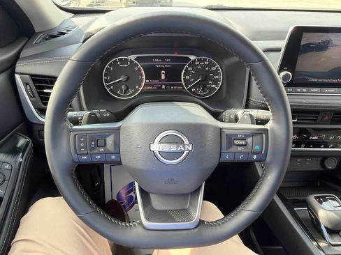 Used 2025 Nissan Rogue SV image 15