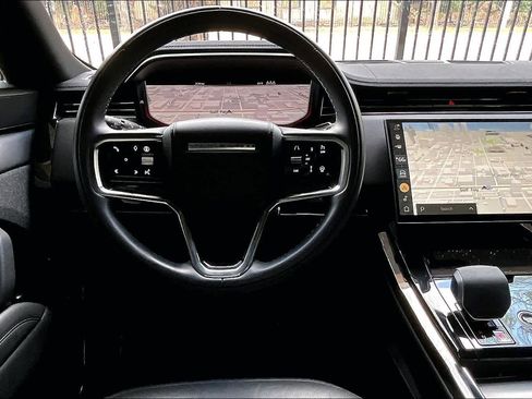 Used 2024 Land Rover Range Rover Sport SE image 5