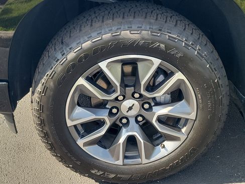 Used 2024 Chevrolet Silverado 1500 RST AWD/4WD image 7