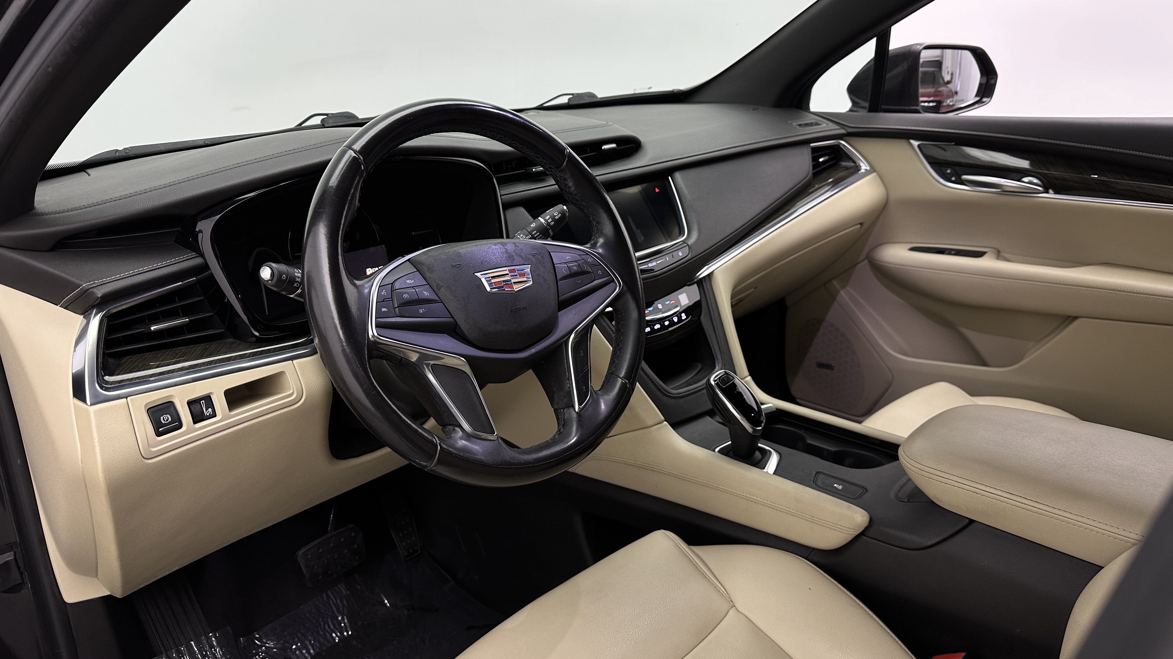 Used 2018 Cadillac XT5 FWD w/ LPO, Wheel Lock Package image 11