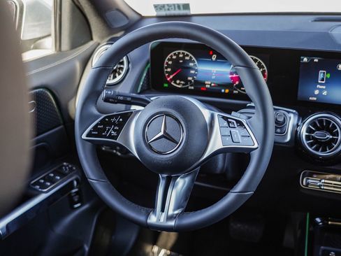 New 2026 Mercedes-Benz GLB 250 image 15