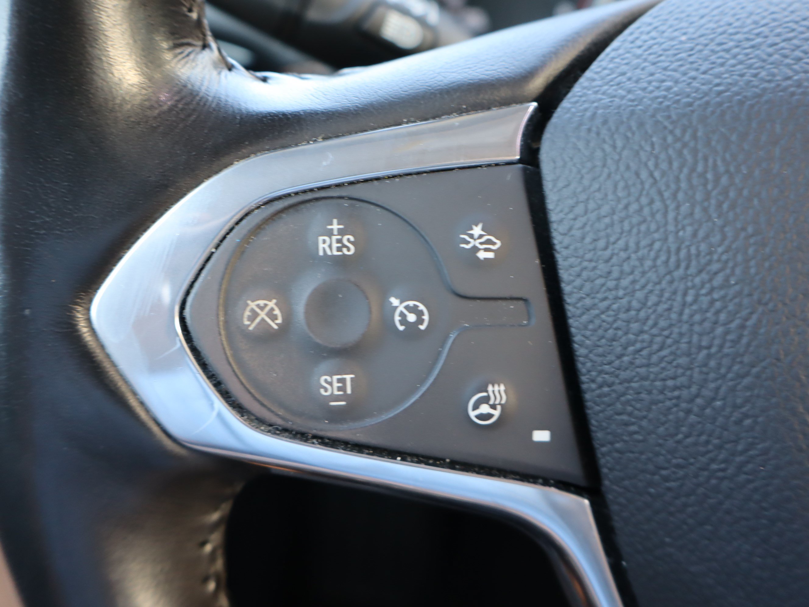 Used 2021 Chevrolet Traverse RS FWD image 19