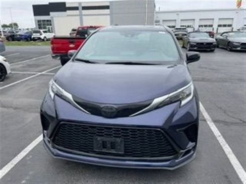 Used 2021 Toyota Sienna XSE w/ XSE Plus Package FWD image 10