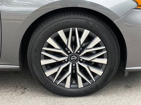 Used 2025 Nissan Altima 2.5 SV FWD image 31