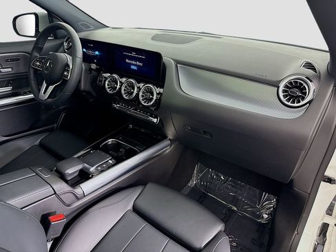 Used 2023 Mercedes-Benz GLA 250 w/ Premium Package image 28