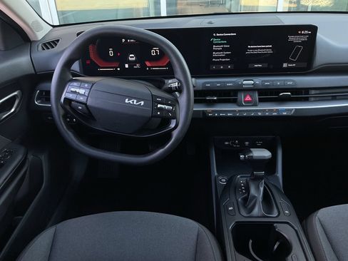 Used 2025 Kia K4 FWD image 10