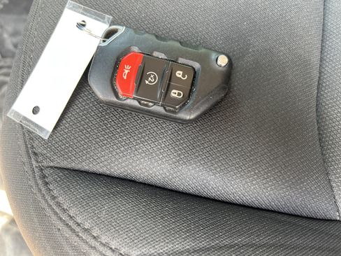 Used 2021 Jeep Gladiator Sport AWD/4WD image 32