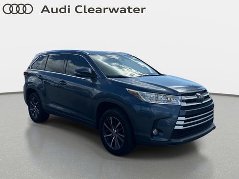 Used 2017 Toyota Highlander XLE FWD image 4