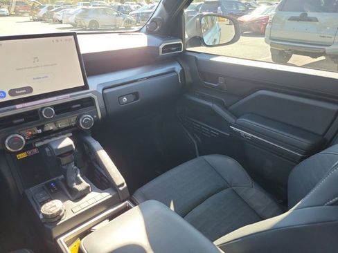 Used 2025 Toyota 4Runner TRD Off-Road Premium image 3