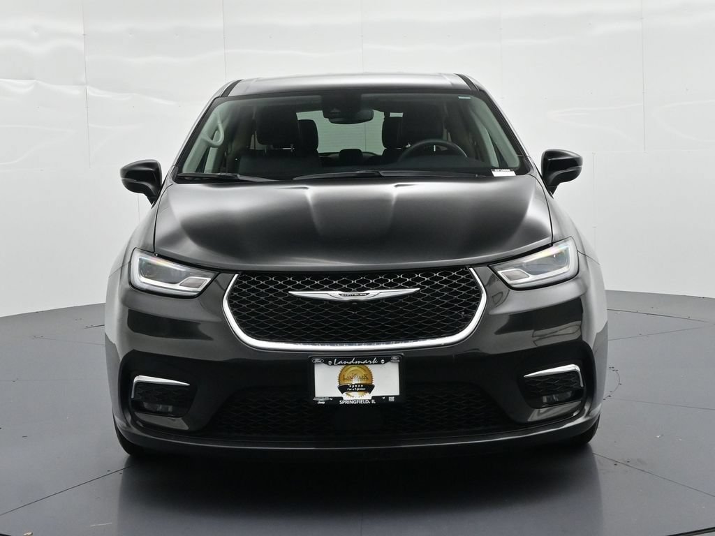 Used 2023 Chrysler Pacifica Touring-L FWD image 3