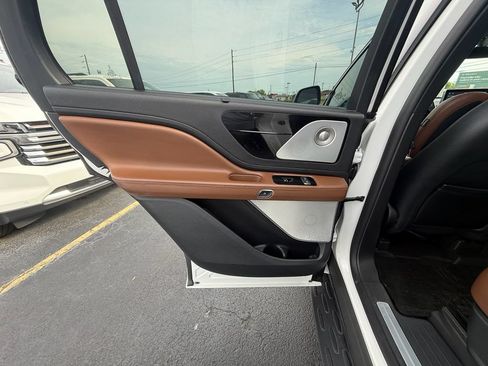 Used 2021 Lincoln Aviator Reserve w/ Equipment Group 208A AWD/4WD image 18