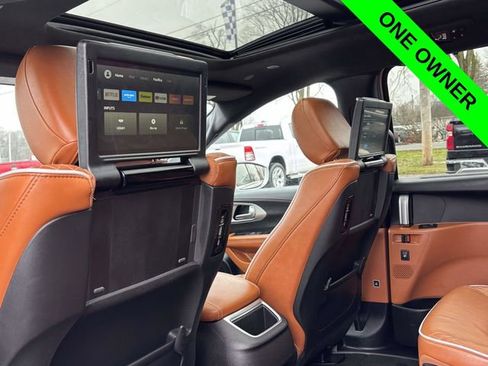 Used 2024 Chrysler Pacifica Pinnacle w/ Trailer Tow Group image 28