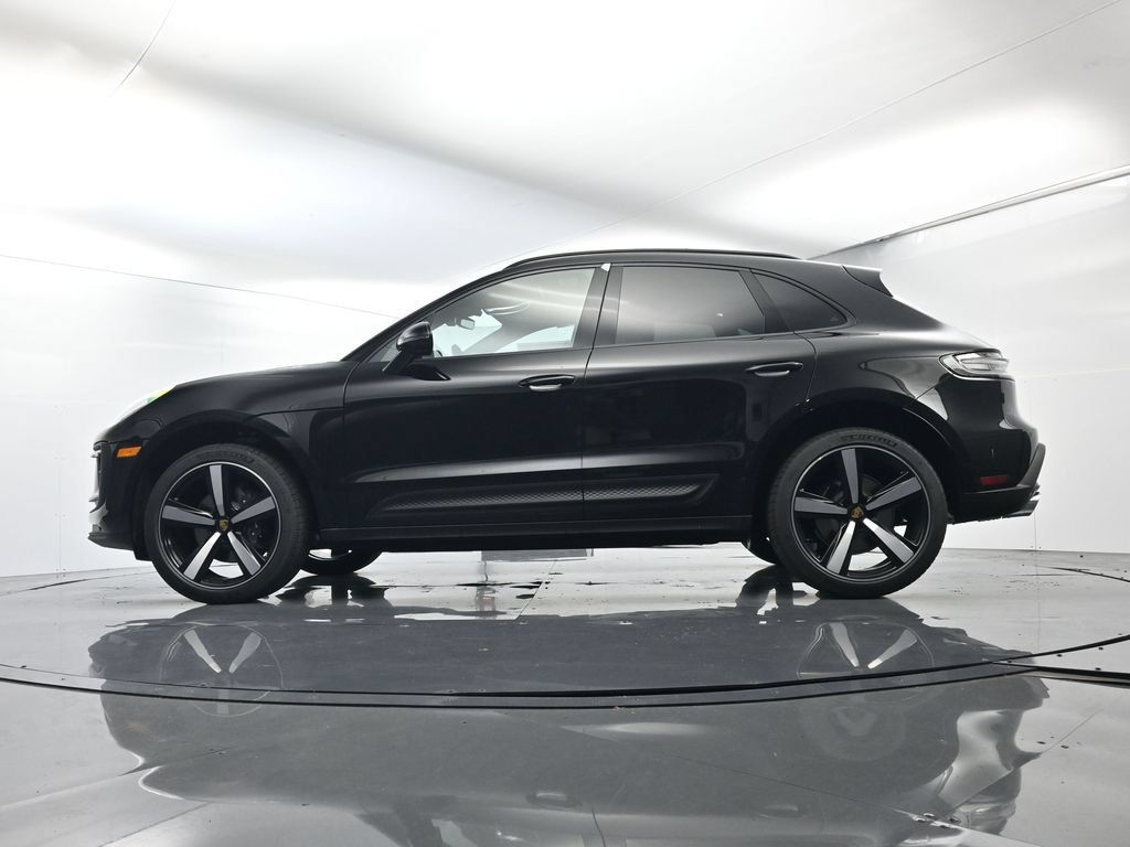 Certified 2026 Porsche Macan AWD/4WD image 44
