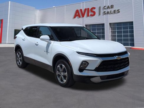 Used 2025 Chevrolet Blazer LT FWD image 3