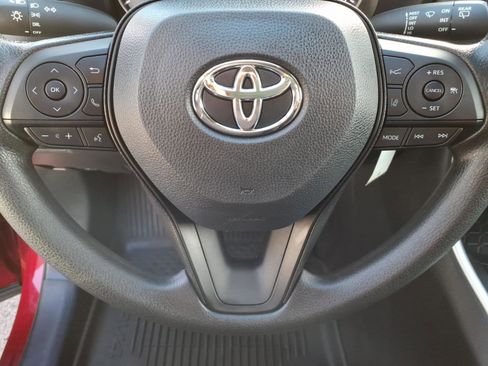 Used 2022 Toyota RAV4 LE image 14