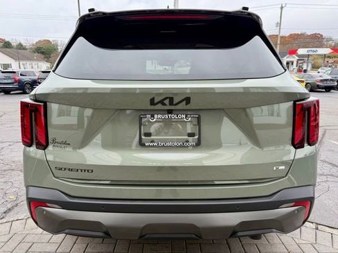 Used 2025 Kia Sorento SX image 9