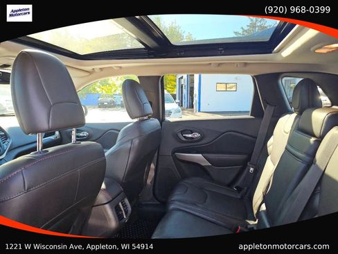 Used 2017 Jeep Cherokee Trailhawk image 37