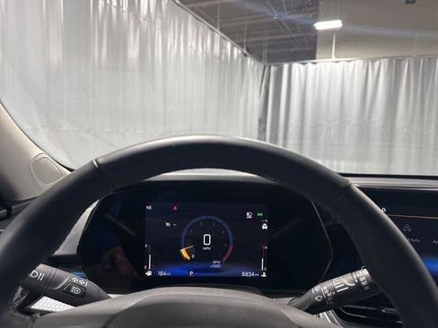 Certified 2025 Chevrolet Trax LT w/ LT Convenience Package image 18