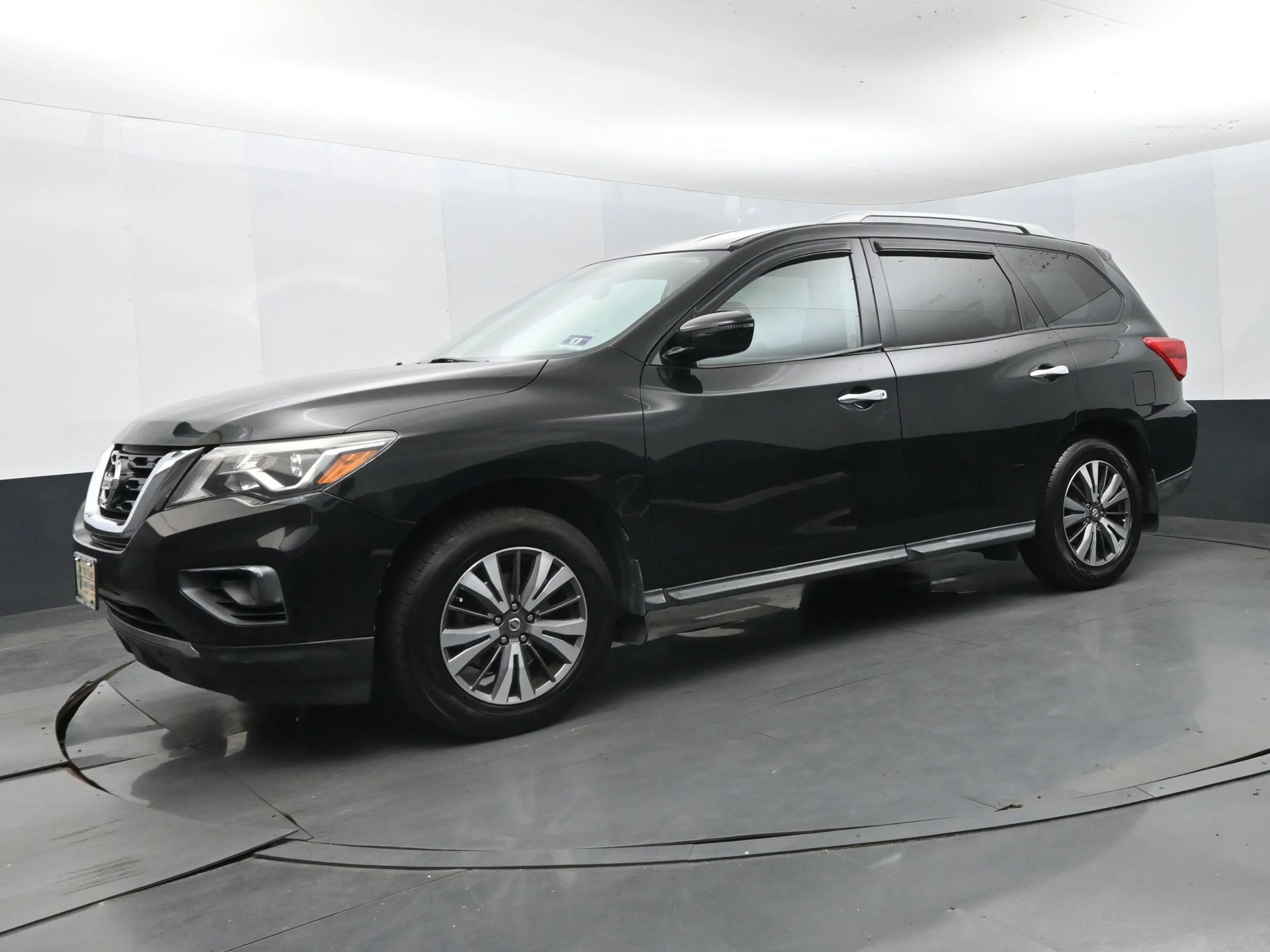 Used 2017 Nissan Pathfinder SV AWD/4WD image 5