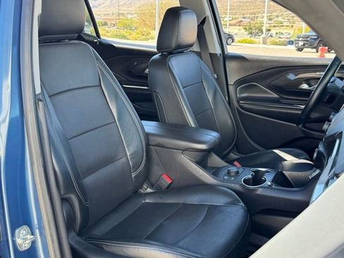 Used 2024 GMC Terrain SLT image 31