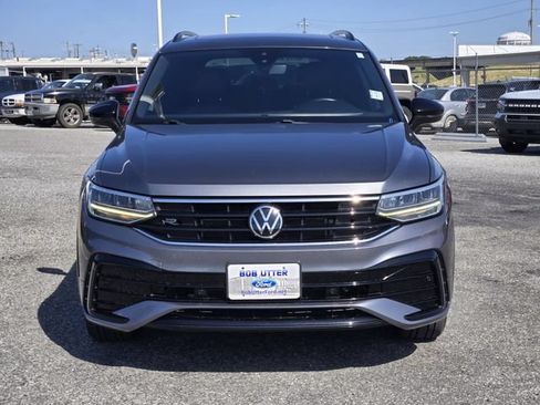 Used 2022 Volkswagen Tiguan SE R-Line FWD image 2