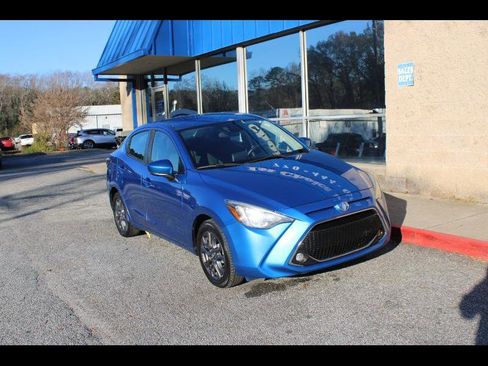 Used 2019 Toyota Yaris XLE image 1