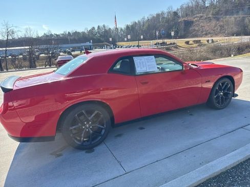 Used 2023 Dodge Challenger R/T w/ Plus Package image 5