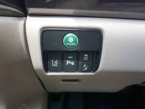 Used 2016 Honda Accord Touring image 4
