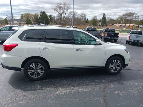 Used 2020 Nissan Pathfinder SV AWD/4WD image 2
