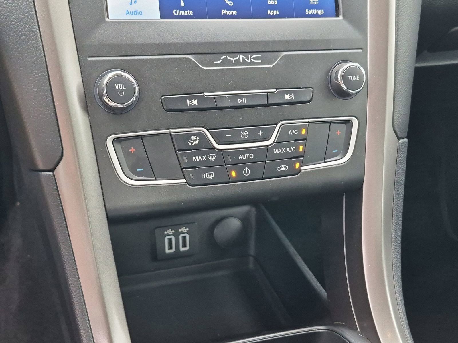 Used 2020 Ford Fusion SE FWD image 25