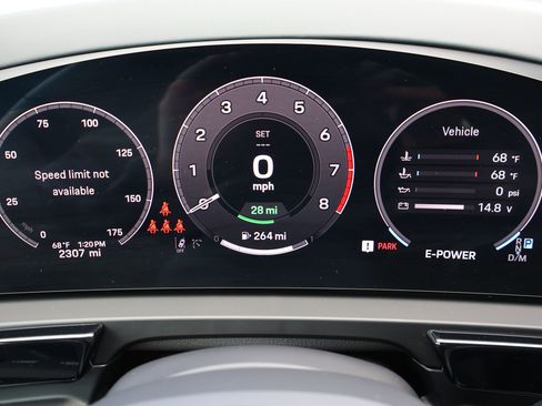 Certified 2025 Porsche Cayenne E-Hybrid AWD/4WD image 17