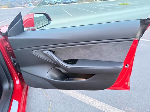 Used 2018 Tesla Model 3 Long Range image 16