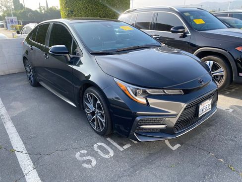 Used 2021 Toyota Corolla SE w/ SE Premium Package FWD image 2
