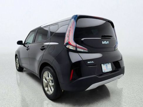 Used 2023 Kia Soul LX w/ LX Technology Package FWD image 4