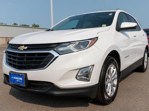 Used 2019 Chevrolet Equinox LT w/ Sun & Navigation Package AWD/4WD image 2