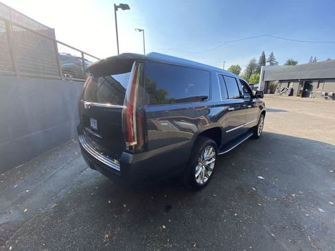 Used 2020 Cadillac Escalade ESV Premium Luxury AWD/4WD image 6