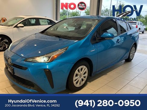 Used 2022 Toyota Prius LE FWD image 3