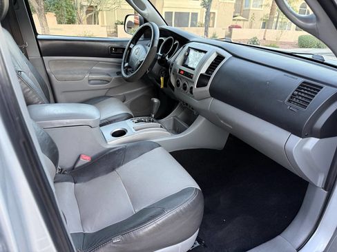 Used 2010 Toyota Tacoma V6 4x4 4dr Double Cab 5.0 ft S image 6