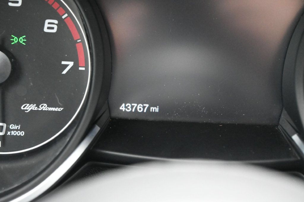 Used 2019 Alfa Romeo Stelvio Ti w/ TI Performance Package AWD/4WD image 17