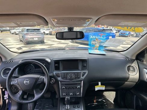 Used 2020 Nissan Pathfinder SL w/ Cargo Package image 6