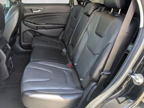 Used 2018 Ford Edge Titanium FWD image 18