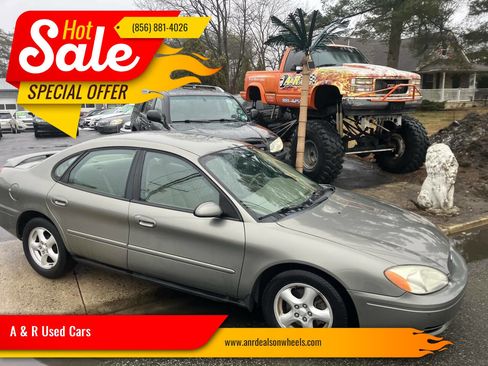 Used 2004 Ford Taurus SE image 1
