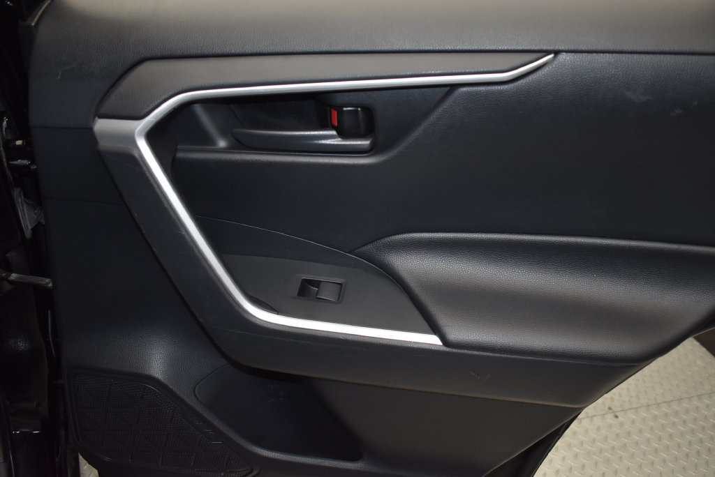 Used 2019 Toyota RAV4 LE FWD image 25
