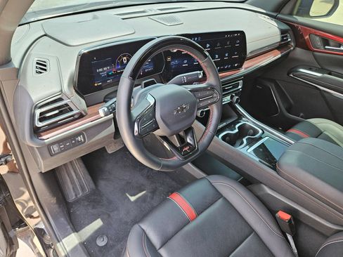 Certified 2025 Chevrolet Traverse RS w/ LPO, Floor Liner Package AWD/4WD image 10