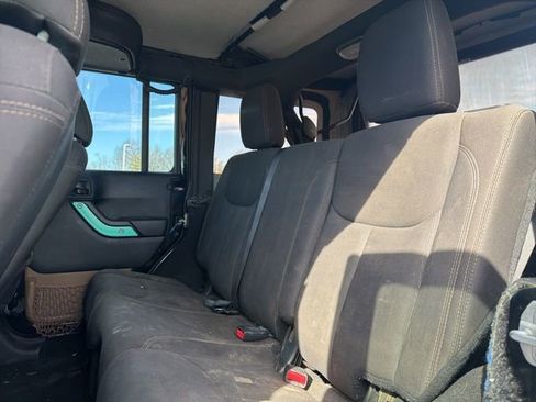 Used 2017 Jeep Wrangler Unlimited Sahara w/ Connectivity Group image 12