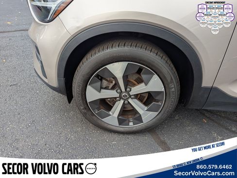 Certified 2023 Volvo XC40 B5 Plus image 26