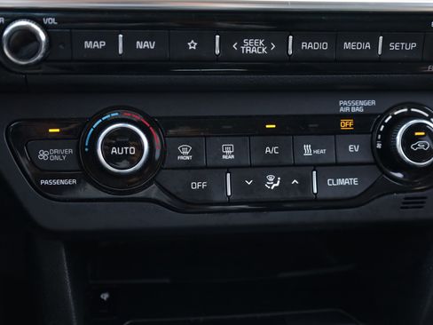 Used 2022 Kia Niro EX FWD image 9