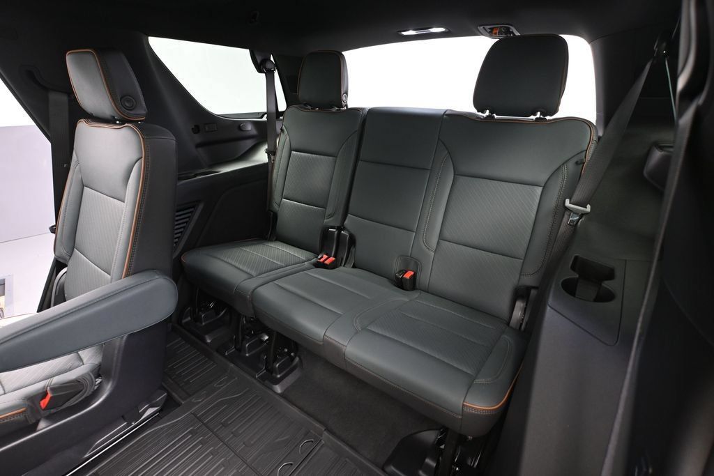 Used 2025 GMC Yukon AT4 AWD/4WD image 38