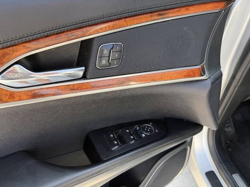 Used 2018 Lincoln MKX Select w/ Select Plus Package AWD/4WD image 13