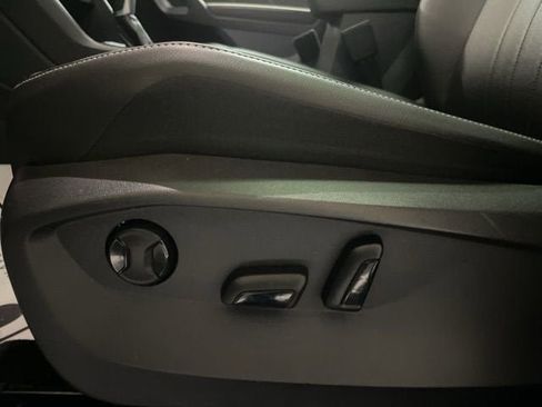 Used 2022 Volkswagen Tiguan SE R-Line image 25